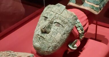 古代メキシコ展赤の女王の副葬品